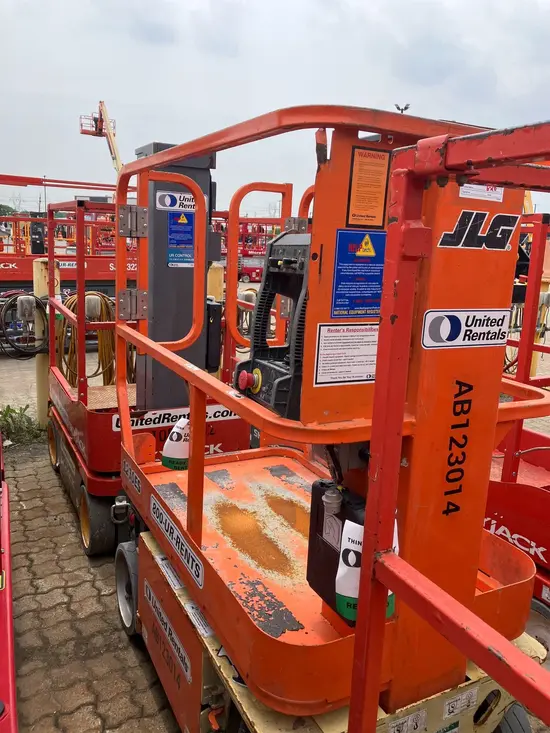 2019 JLG 1230ES Self-Propelled One-Person Lift