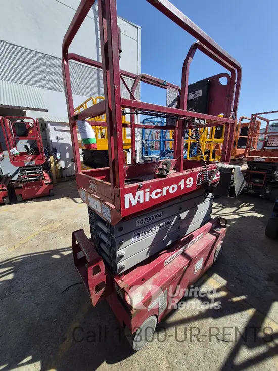 2018 MEC MICRO 19 Scissor Lift
