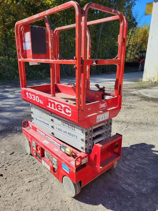2018 MEC 1330SE Scissor Lift