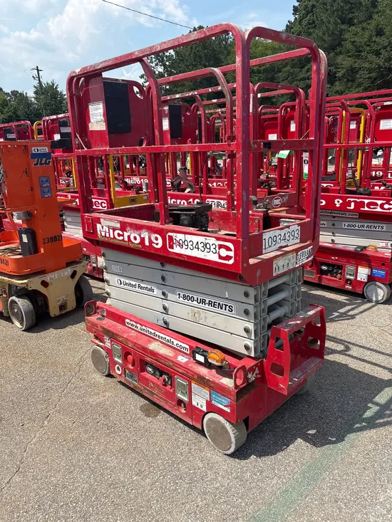 2019 MEC MICRO 19 Scissor Lift