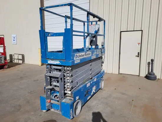 2017 Genie GS-3232 Scissor Lift