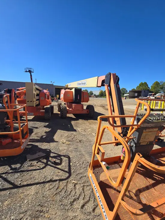 2015 JLG 800AJ Articulating Boom Lift