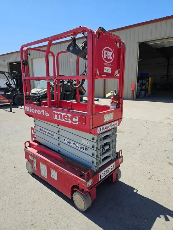 2018 MEC MICRO 19 Scissor Lift