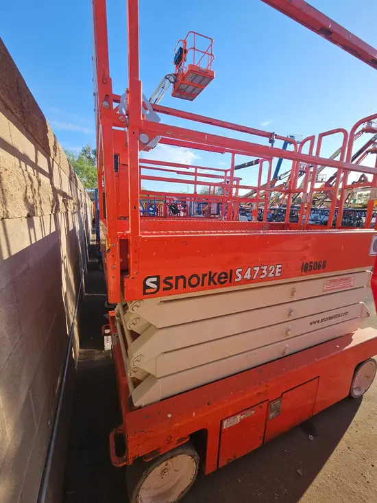 2017 Snorkel S4732E Scissor Lift