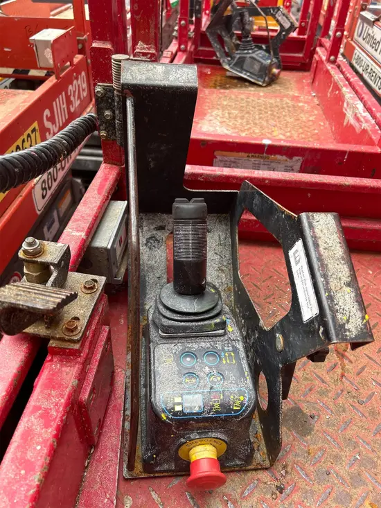 2018 MEC MICRO 19 Scissor Lift