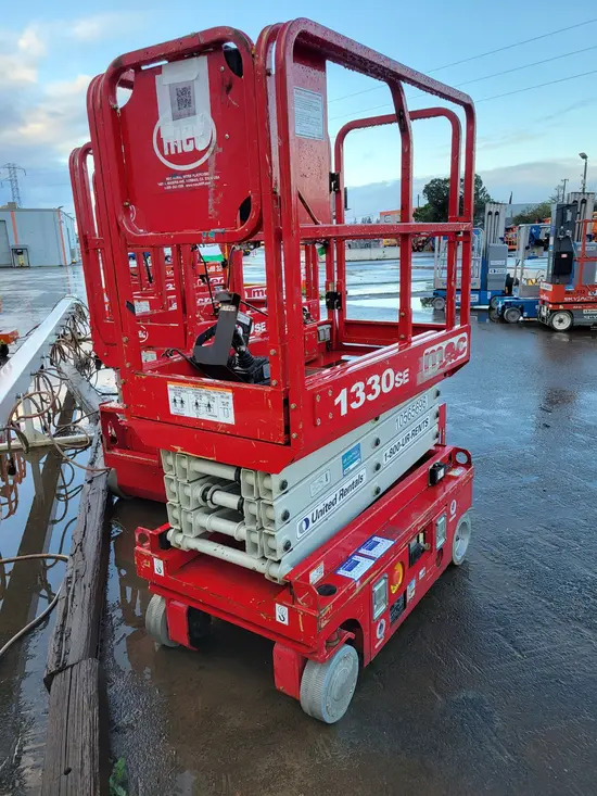 2017 MEC 1330SE Scissor Lift