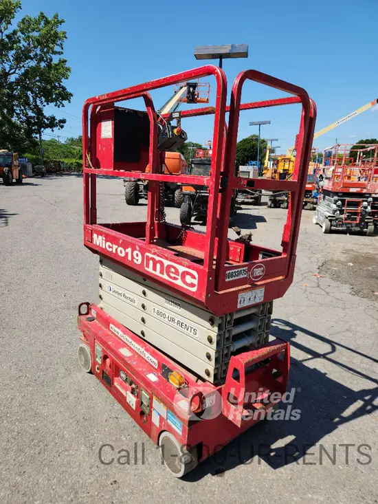 2018 MEC MICRO 19 Scissor Lift
