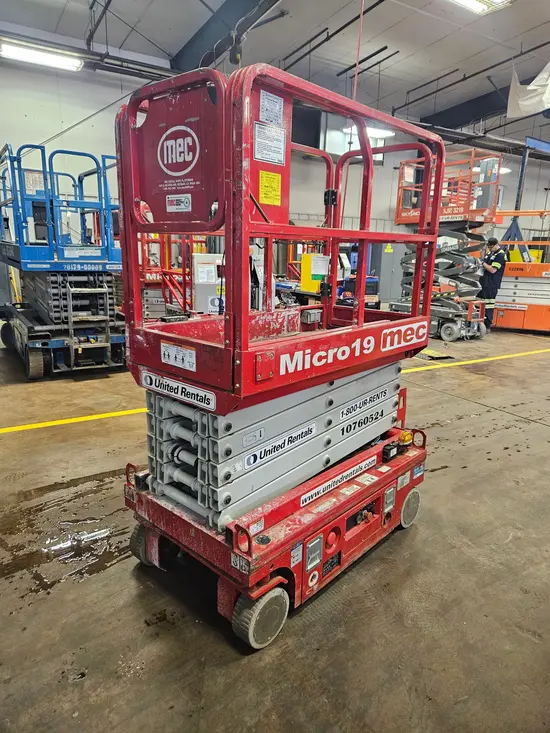2018 MEC MICRO 19 Scissor Lift