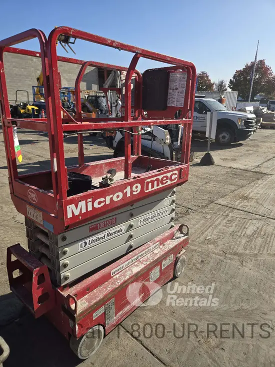2018 MEC MICRO 19 Scissor Lift