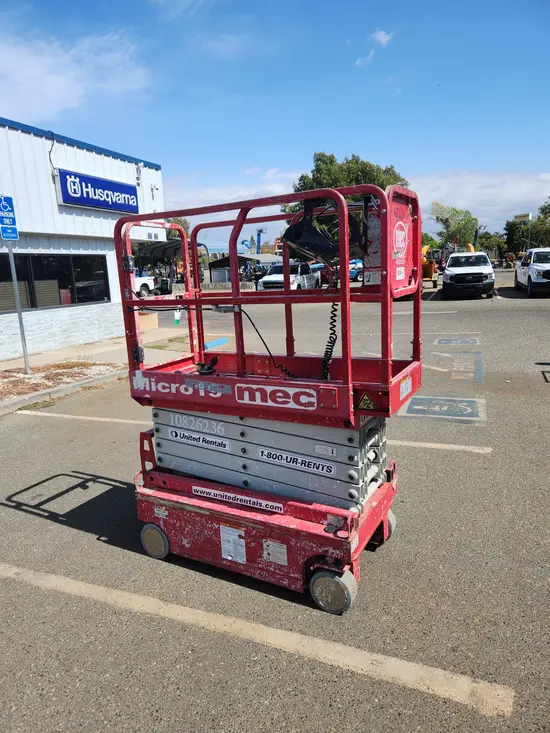 2018 MEC MICRO 19 Scissor Lift