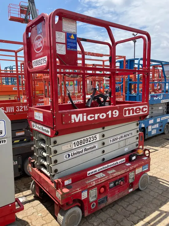2018 MEC MICRO 19 Scissor Lift