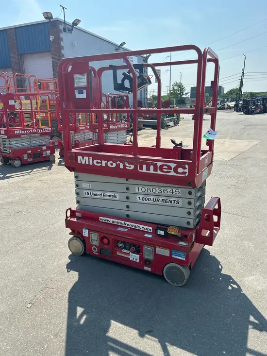 2018 MEC MICRO 19 Scissor Lift