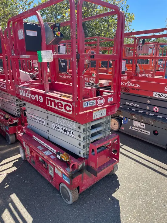 2018 MEC MICRO 19 Scissor Lift