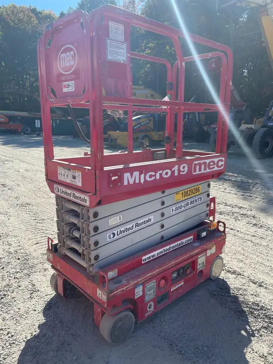 2018 MEC MICRO 19 Scissor Lift