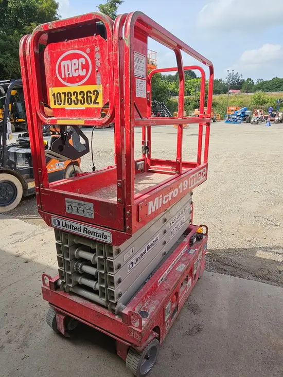 2018 MEC MICRO 19 Scissor Lift