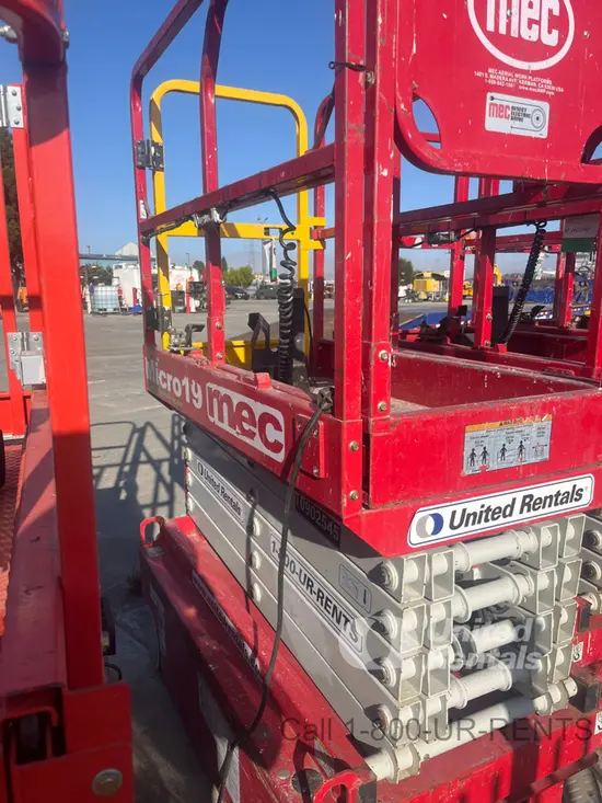 2019 MEC MICRO 19 Scissor Lift
