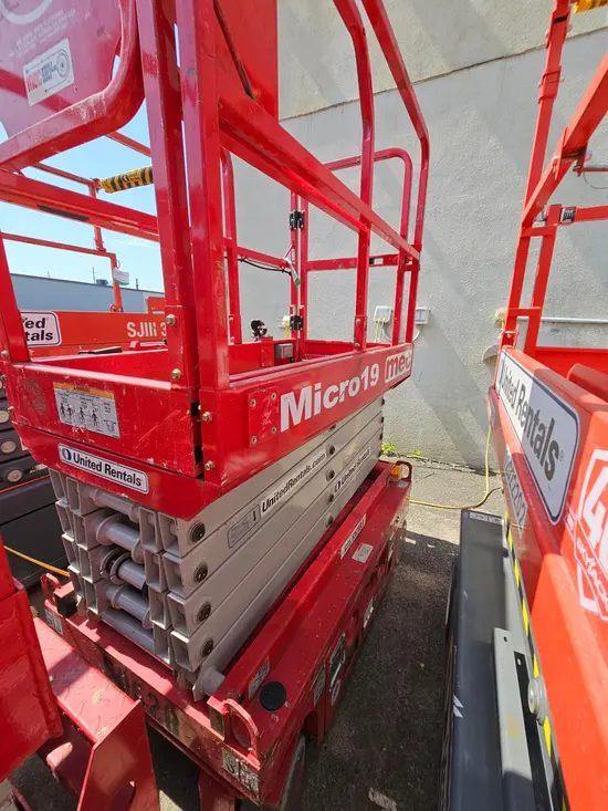 2018 MEC MICRO 19 Scissor Lift