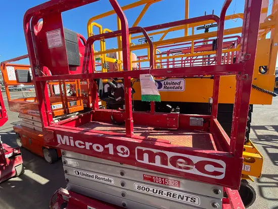 2018 MEC MICRO 19 Scissor Lift