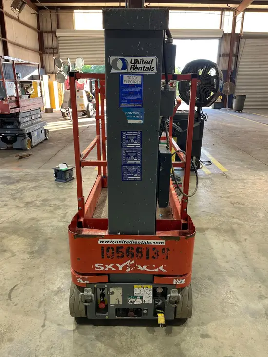 2017 Skyjack SJ16 Self-Propelled One-Person Lift