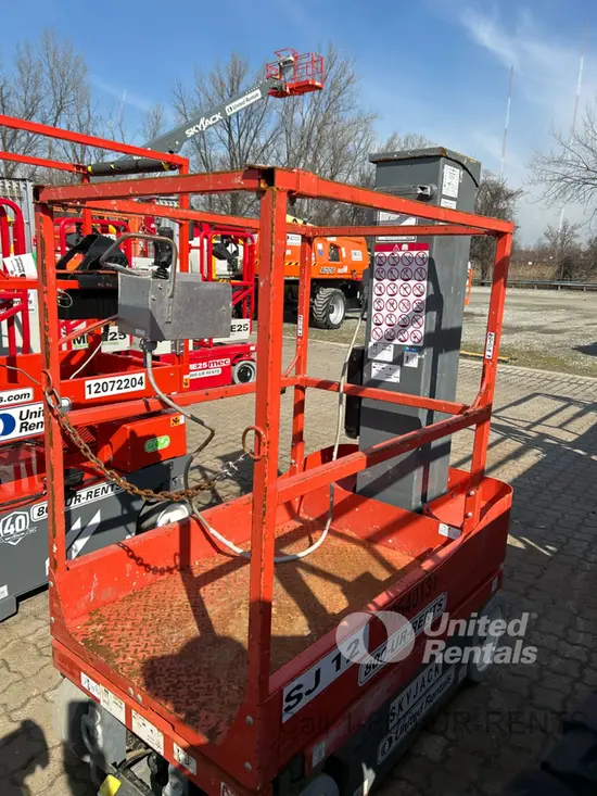 2017 Skyjack SJ12 Self-Propelled One-Person Lift