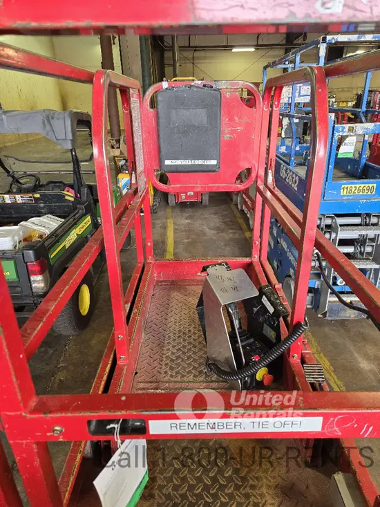 2018 MEC MICRO 19 Scissor Lift