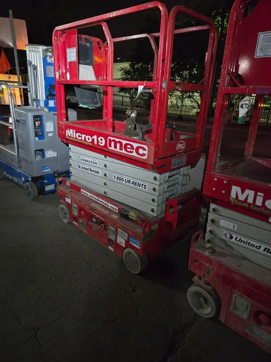 2019 MEC MICRO 19 Scissor Lift