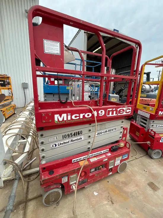 2019 MEC MICRO 19 Scissor Lift