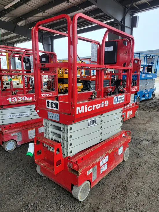 2018 MEC MICRO 19 Scissor Lift