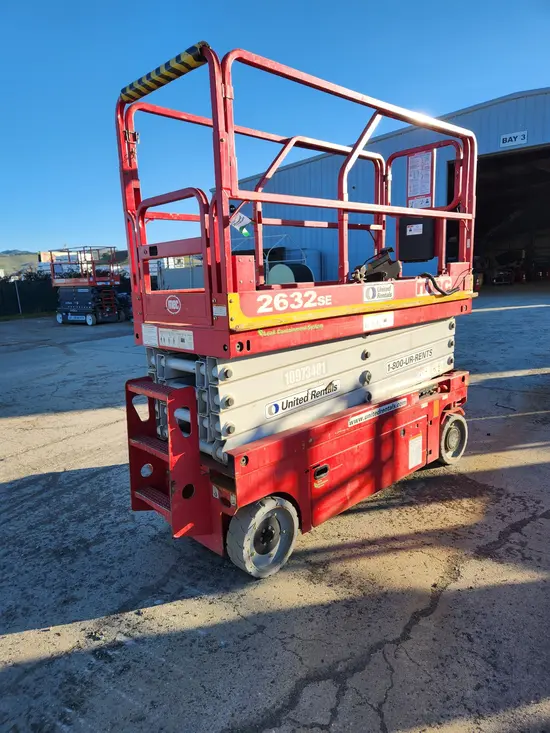 2019 MEC 2632SE Scissor Lift