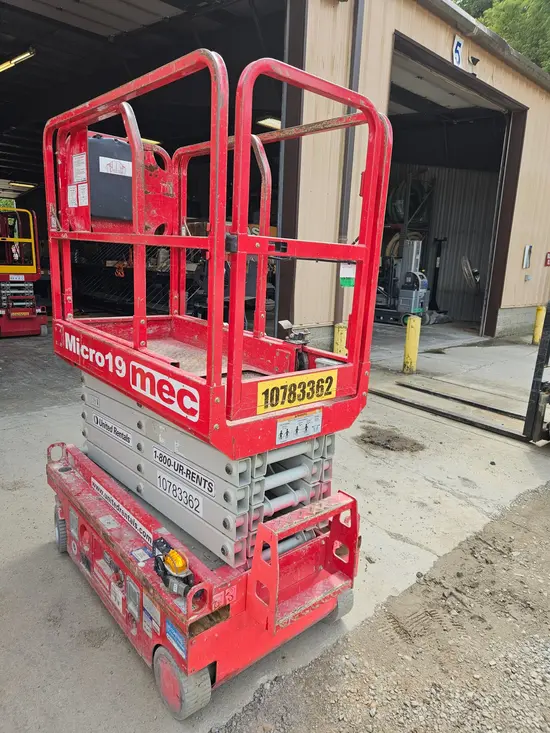 2018 MEC MICRO 19 Scissor Lift