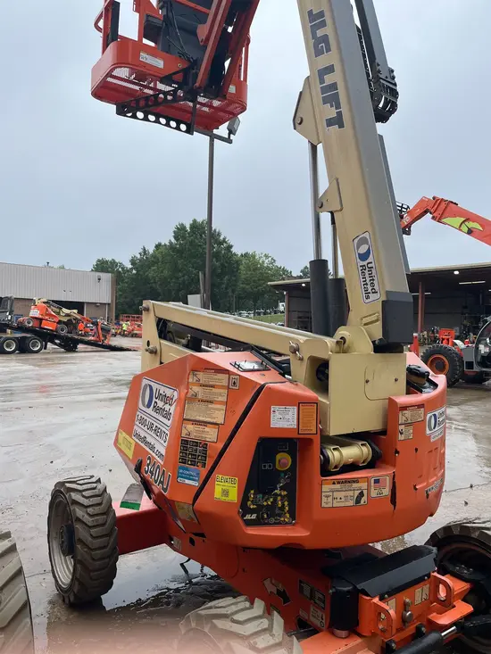 2018 JLG 340AJ Articulating Boom Lift