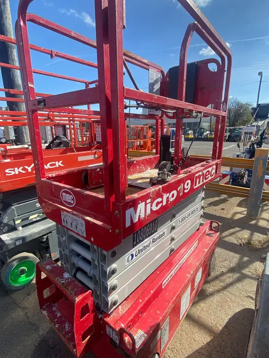 2018 MEC MICRO 19 Scissor Lift
