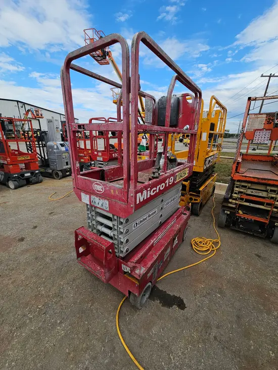 2018 MEC MICRO 19 Scissor Lift