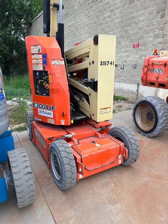 2018 JLG E300AJP Articulating Boom Lift