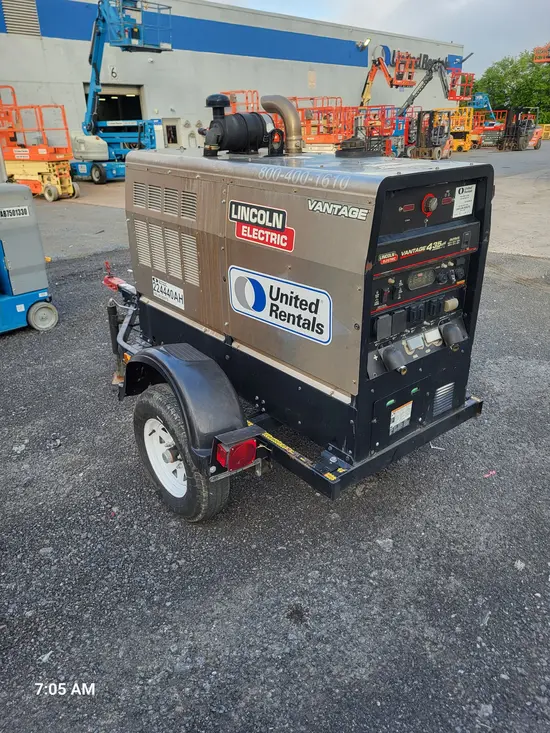 2019 Lincoln Electric VANTAGE 435 Welder
