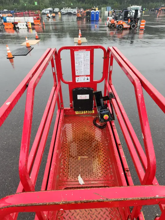 2018 MEC 1930SE Scissor Lift