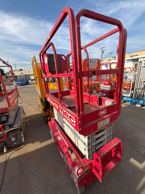 2018 MEC MICRO 19 Scissor Lift