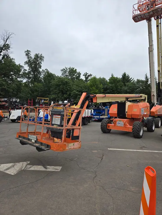 2014 JLG 800AJ Articulating Boom Lift