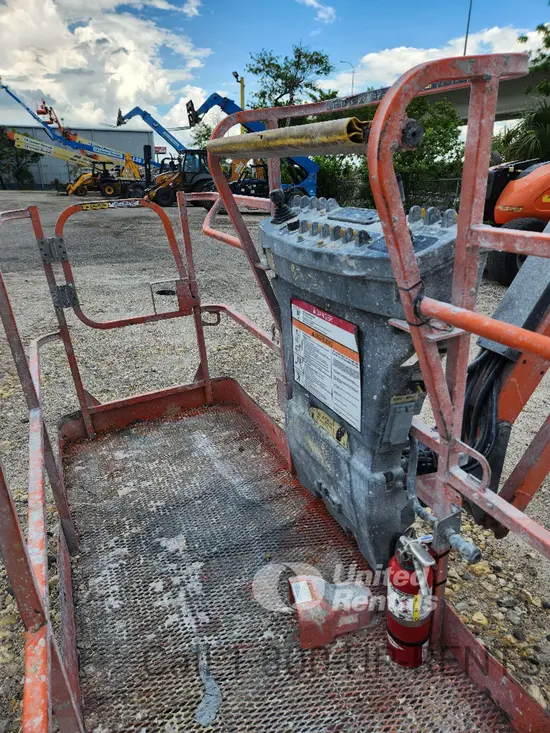 2018 JLG 800AJ Articulating Boom Lift