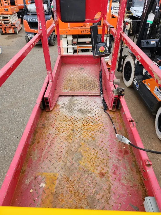 2018 MEC MICRO 19 Scissor Lift