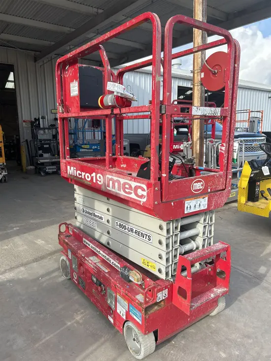 2019 MEC MICRO 19 Scissor Lift
