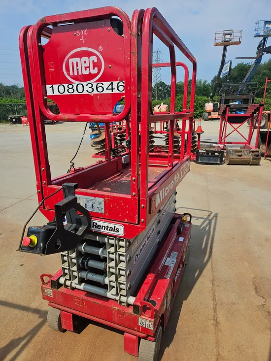 2018 MEC MICRO 19 Scissor Lift