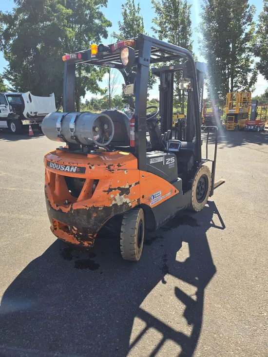 2020 Doosan G25N-7DF Warehouse Forklift