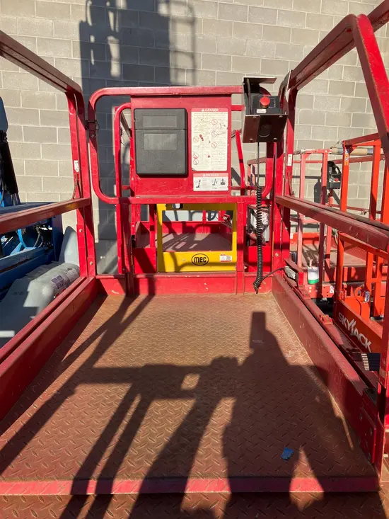 2018 MEC 4046SE Scissor Lift