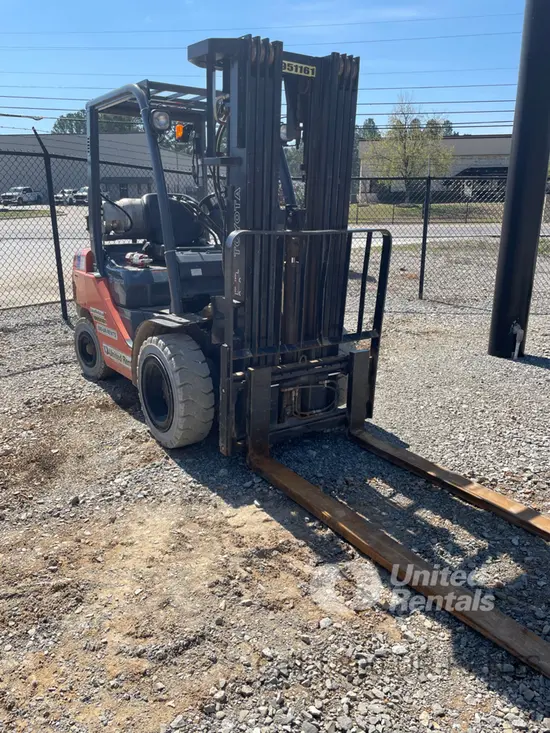 2019 Toyota 8FGU30 Warehouse Forklift