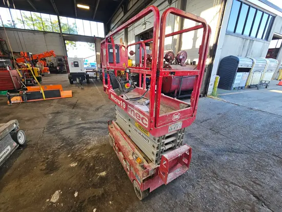 2018 MEC MICRO 19 Scissor Lift