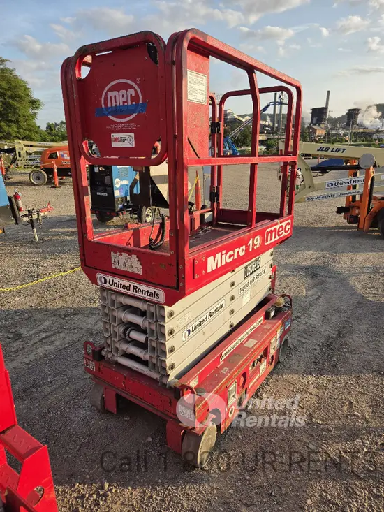 2018 MEC MICRO 19 Scissor Lift