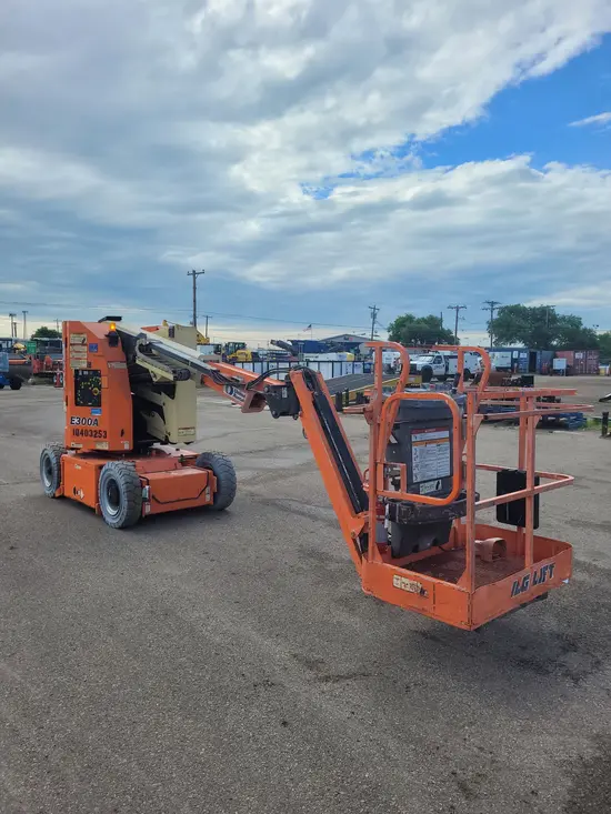2015 JLG E300AJP Articulating Boom Lift