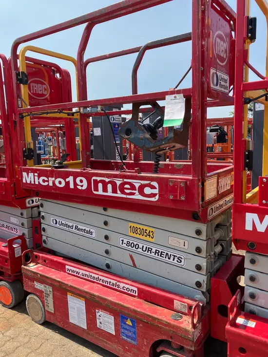 2018 MEC MICRO 19 Scissor Lift