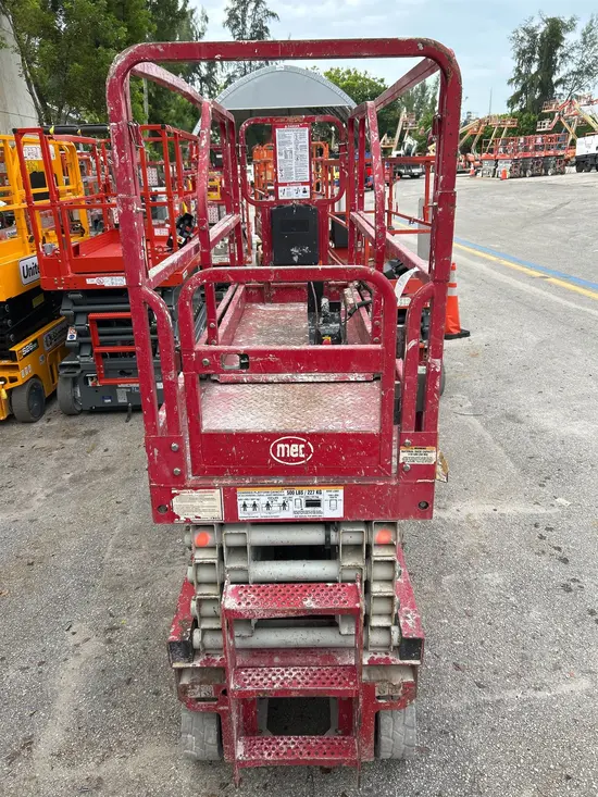 2017 MEC 2632SE Scissor Lift